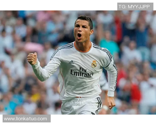 大球星足球传奇之路：从青涩少年到全球偶像的崛起与荣耀