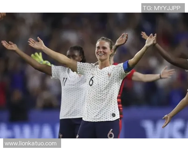 法国女足球星闪耀绿茵场引领新一代女性力量崛起